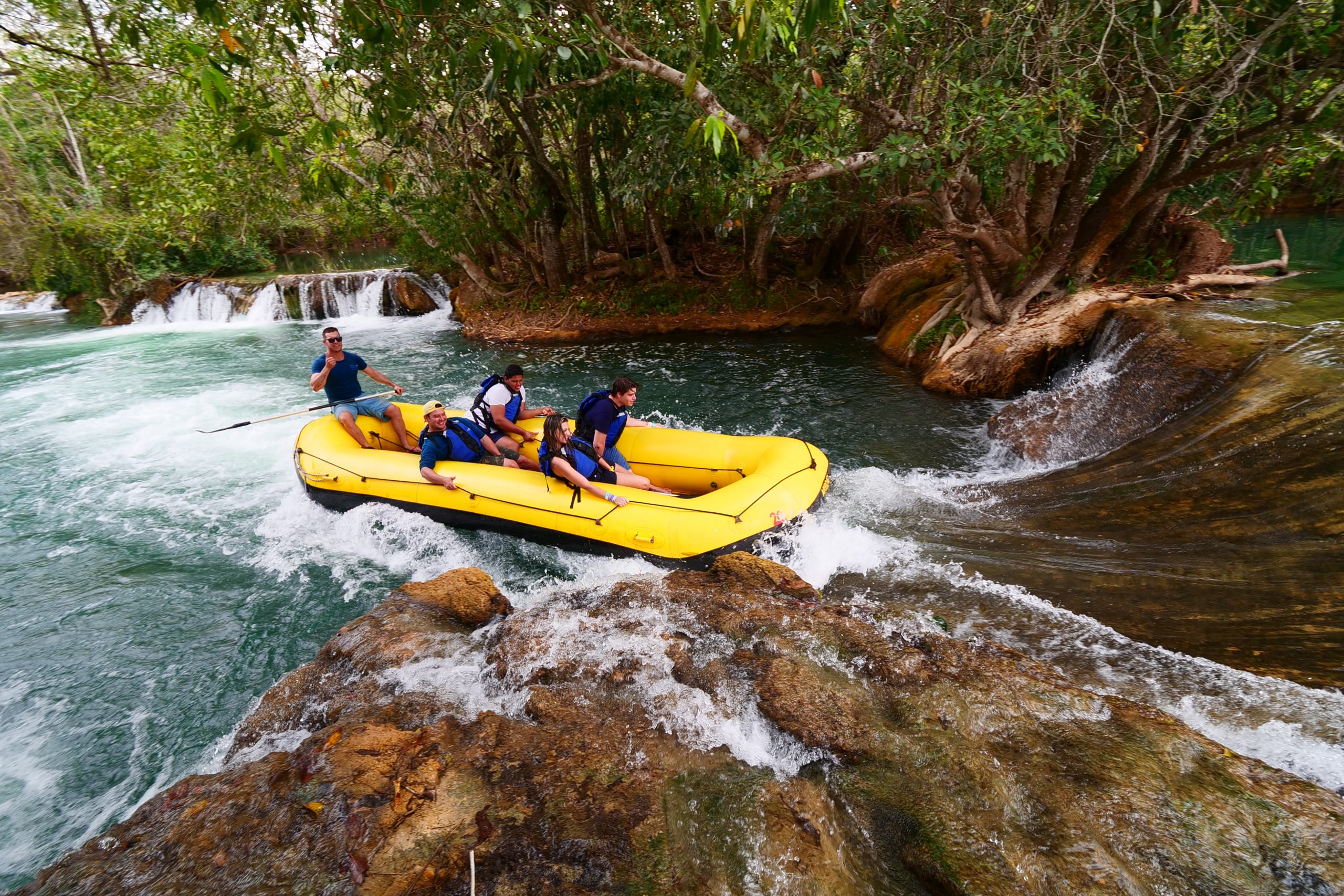 Passeio de Bote no Porto Da Ilha.